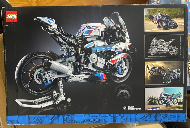 LEGO Technic 42130 - BMW M 1000 RR Carousel 2
