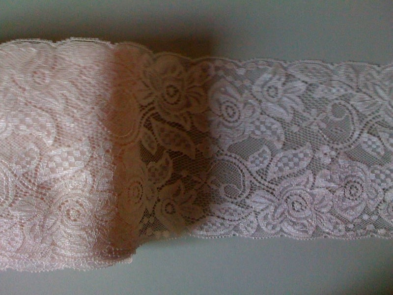 Pink lace 11.5cm wide 4 meters non stretch Carousel 1