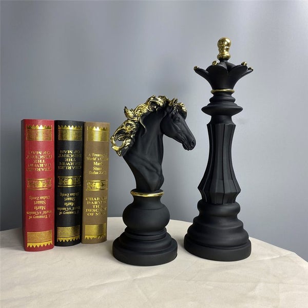 NORTHEUINS Resin Retro International Chess Figurine for Interior King Carousel 7