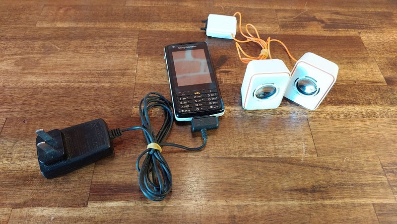 RARE VINTAGE SONY ERICSSON W960 WALKMAN MOBILE PHONE Carousel 1