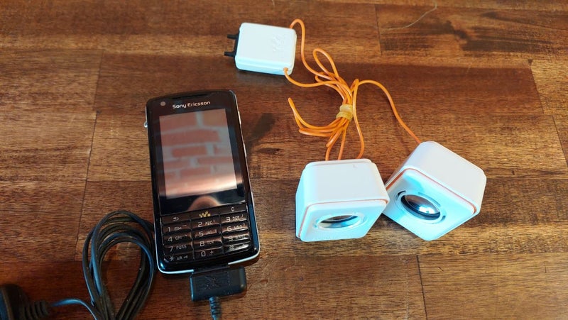 RARE VINTAGE SONY ERICSSON W960 WALKMAN MOBILE PHONE Carousel 2