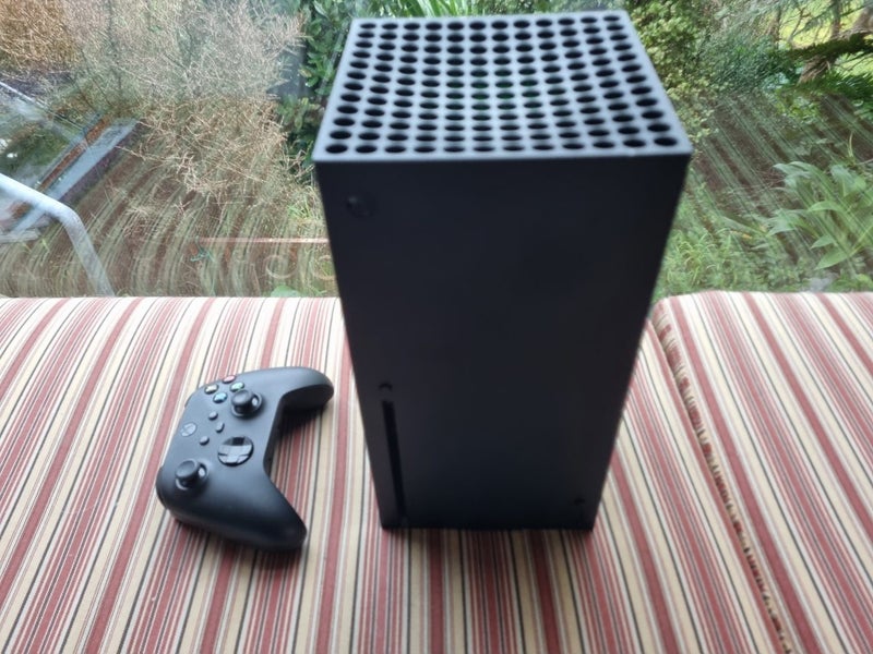Xbox Series X + Controller Carousel 2
