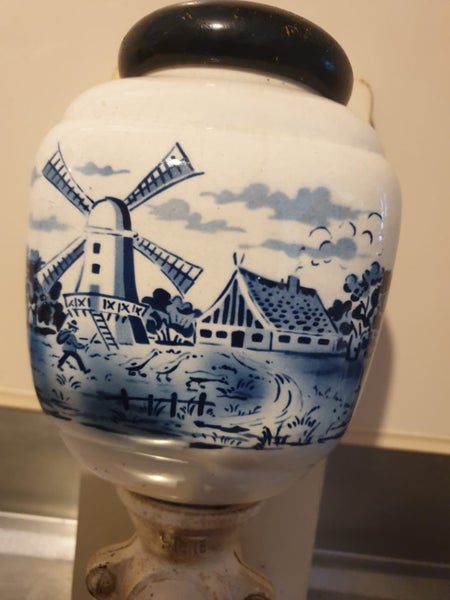 Delft Dutch Coffee Grinder Carousel 2