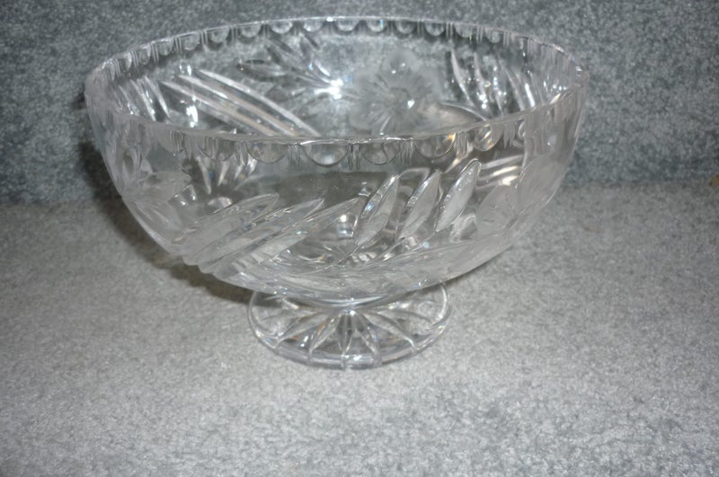 PEDESTAL FOOTED CRYSTAL BOWL Carousel 2