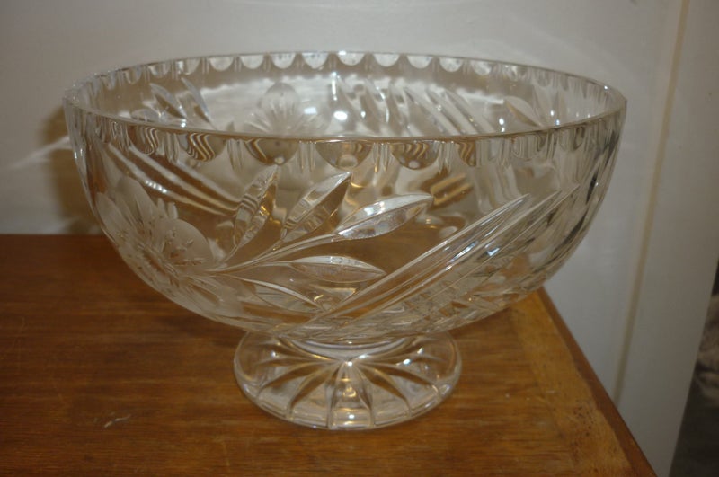 PEDESTAL FOOTED CRYSTAL BOWL Carousel 5