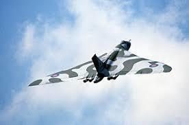 TRUMPETER 03931 1/144 AVRO VULCAN B.MK 2 PLASTIC MODEL KIT Carousel 1
