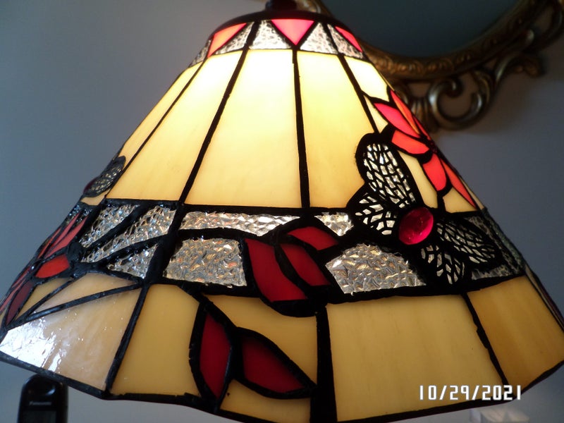 1 Tiffany leadlight table lamp red butterlies 30x46cm Carousel 4