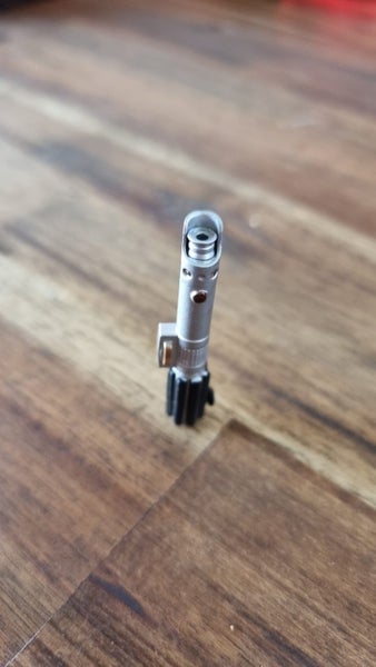 1/6 Anakin/Vader Lightsaber Hilt (Hot Toys,Sideshow) Carousel 2