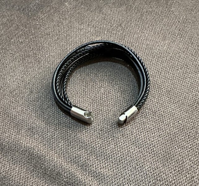 Leather Infinity Bracelet B0413BV0 Carousel 4