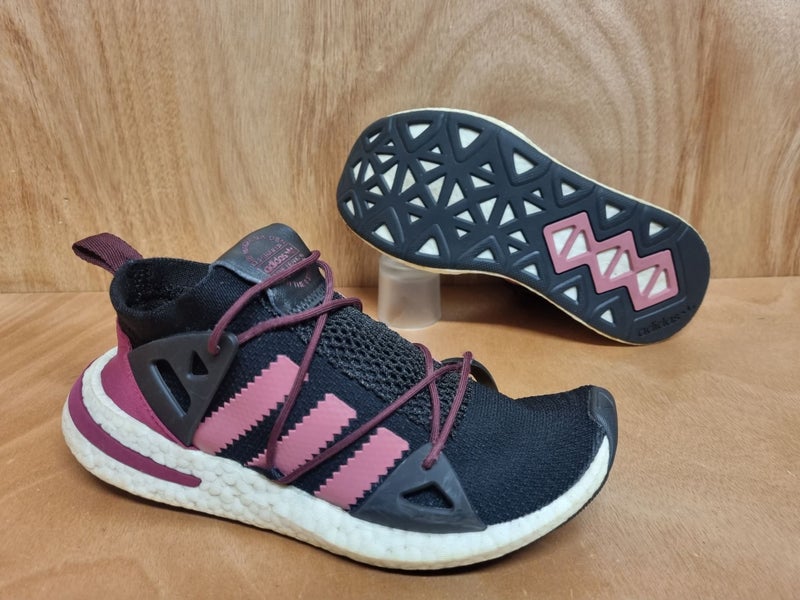 Adidas ARKYN Boost Mystery Ruby Women's Trainers US 7 - Very Good Condition Carousel 2