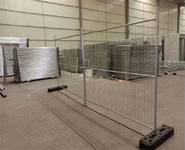 Temporary Fencing Double Gate + Feet & Clamp on Wheels Carousel 1