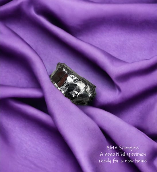 STUNNING ELITE SHUNGITE FROM COLOMBIA (31 GRAMS) Carousel 1