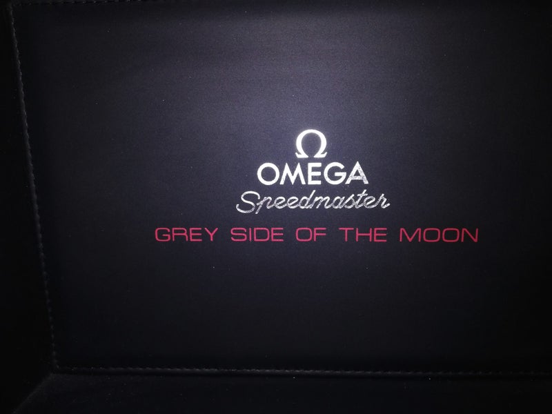 OMEGA SPEEDMASTER “Grey SIDE OF THE MOON” luxurious Wooden Watch Box Carousel 9