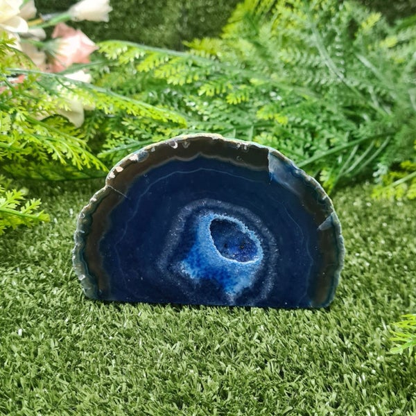 Agate Geode Dyed Blue Carousel 1