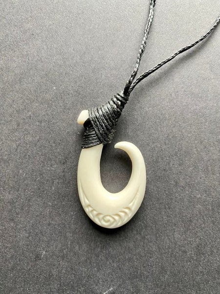 LASHED SMALL MATAU HOOK BONE PENDANT BEAUTY Carousel 1