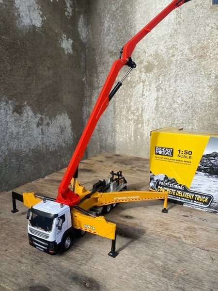 Die-cast Concrete Pump Truck (RED), 1:50, Metal, Huina 1709 Carousel 1