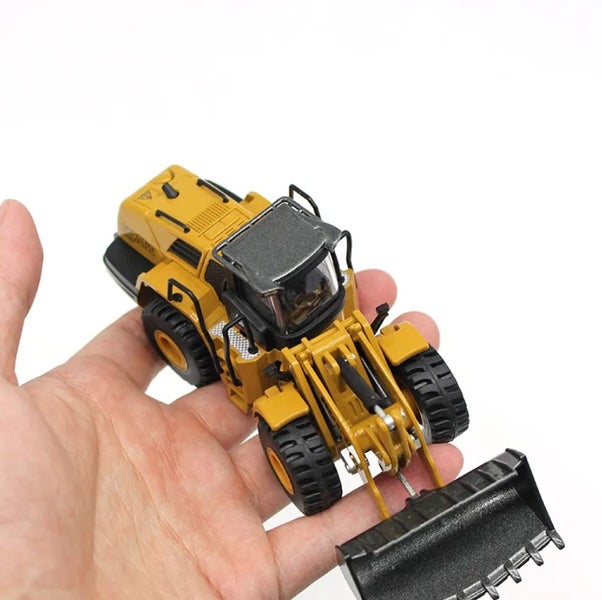 Die-cast Loader Digger Truck Model Scale, 1:60, Huina 1813 YELLOW Carousel 1