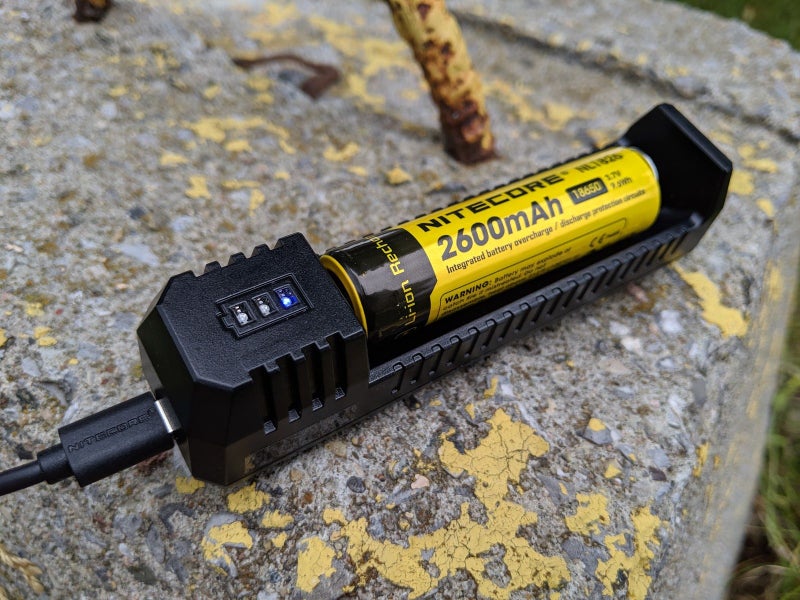 Nitecore UI1 USB Charger For Li-ion & IMR 18650, 21700, 18350 & 20700 Batteries Carousel 1