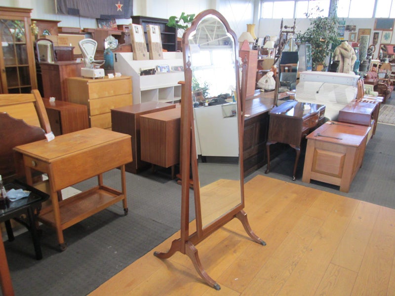 Queen Ann Style Free Standing Mirror Carousel 1