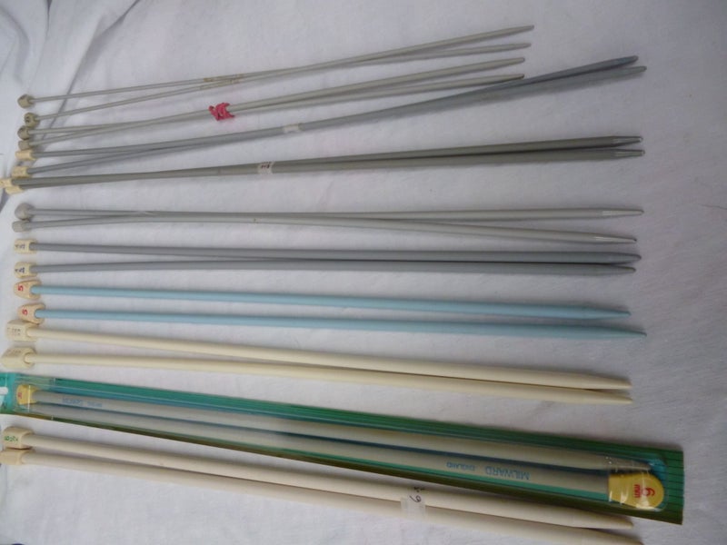 KNITTING NEEDLES (METRIC). Carousel 1