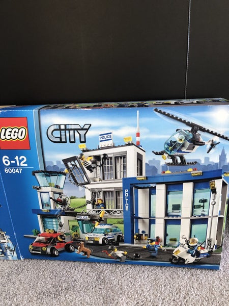 LEGO Police Station 60047 Carousel 1