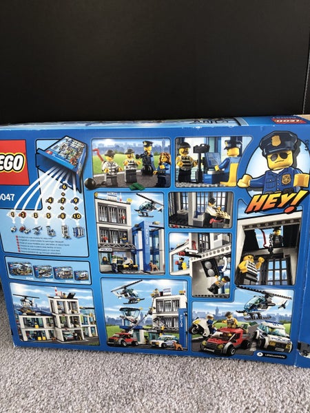 LEGO Police Station 60047 Carousel 2