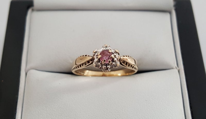 A Beautiful Vintage 9ct Gold Ruby And Diamond Flower Ring Carousel 1