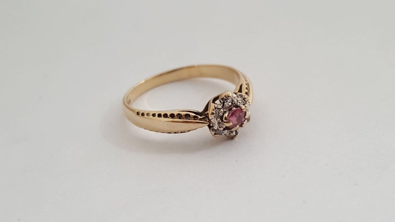 A Beautiful Vintage 9ct Gold Ruby And Diamond Flower Ring Carousel 2