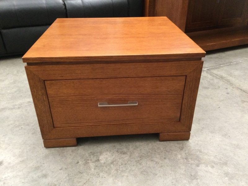 SUPERB OAK COFFEE TABLE Carousel 1