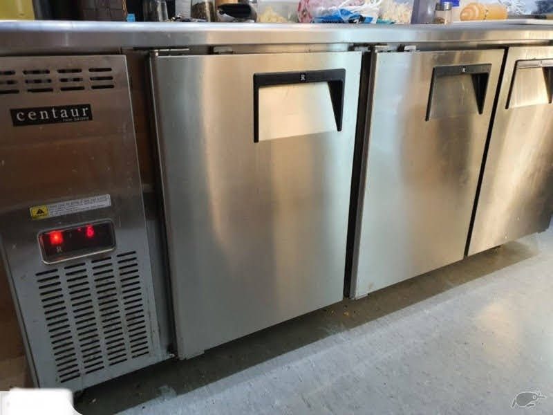 Skope 3 door bench chiller Carousel 1