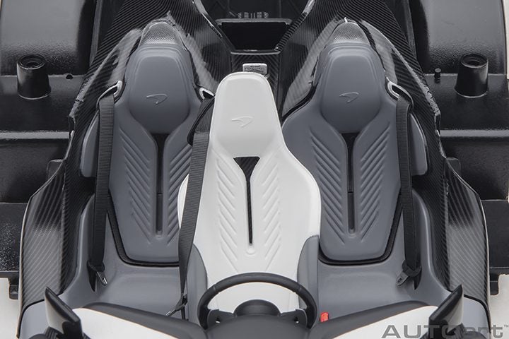 AUTOart 1/18 McLaren Speedtail Blue Carousel 5