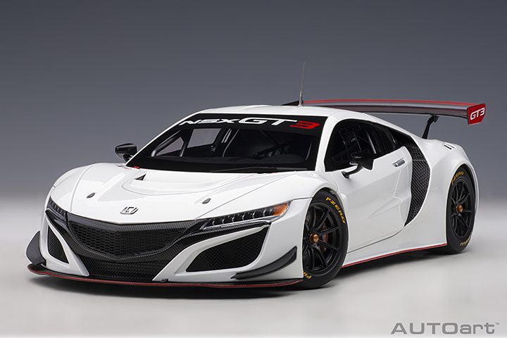 AUTOart 1/18 '18 Honda NSX GT3 White Carousel 1