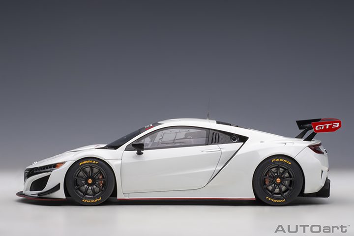 AUTOart 1/18 '18 Honda NSX GT3 White Carousel 3