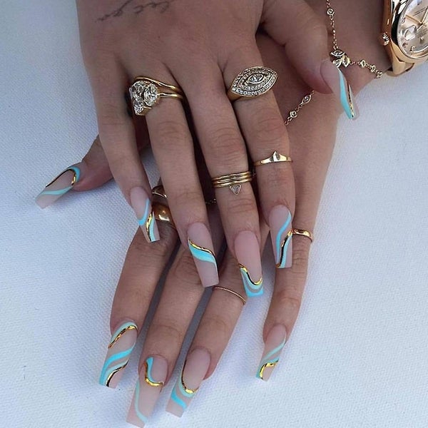 Golden Thread Wavy Pattern Long Fake Nails - Gold Printed Frosted Manicure Carousel 5