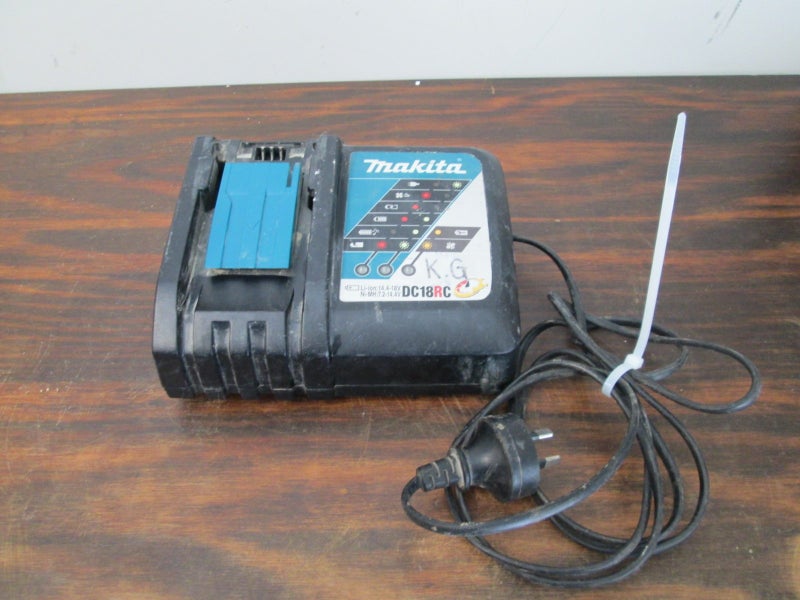 Makita DC18RC 18V LXT Rapid Charger Carousel 1