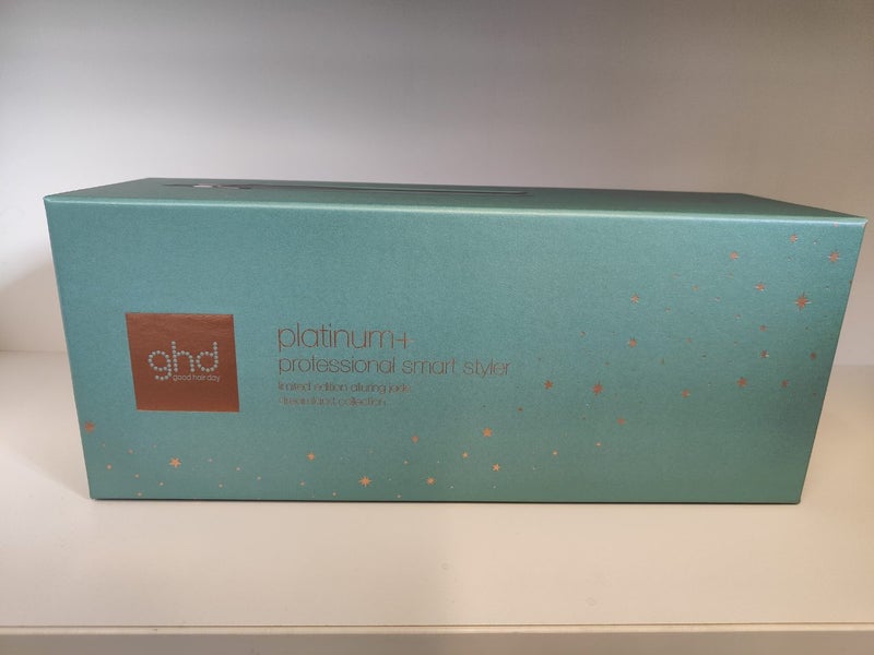 ghd platinum + limited edition alluring jade straightener Carousel 1
