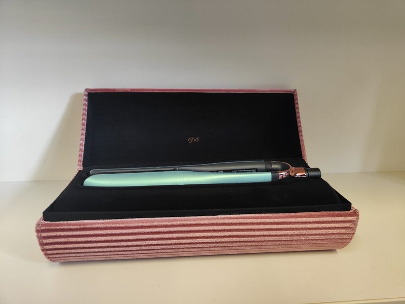 ghd platinum + limited edition alluring jade straightener Carousel 2