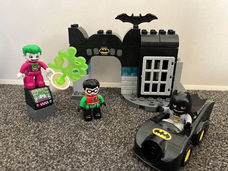 Duplo - Batcave Carousel 1