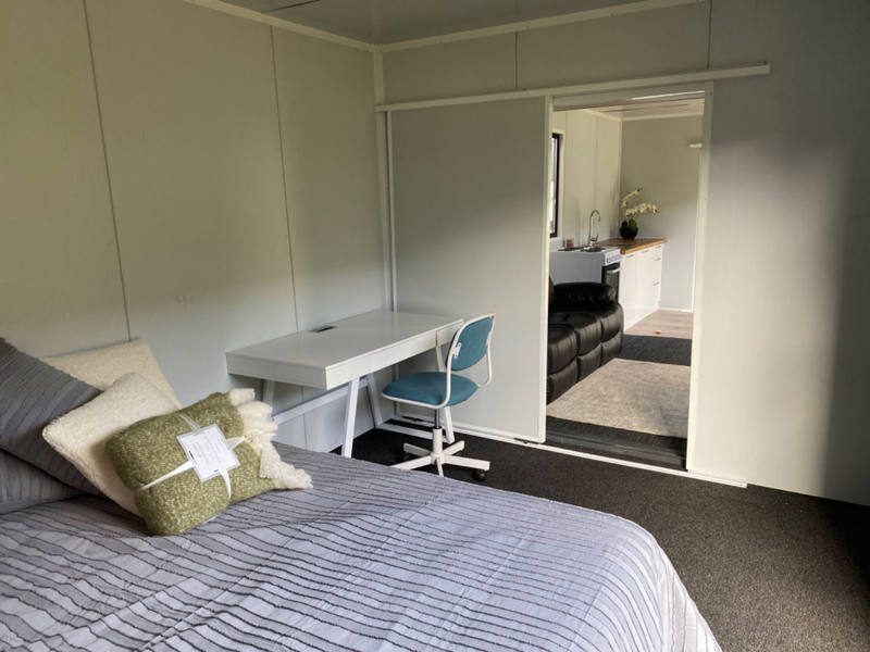 27sqm Self-contained Portable Cabin Sleep out 9.2*2.9m62986060437891113