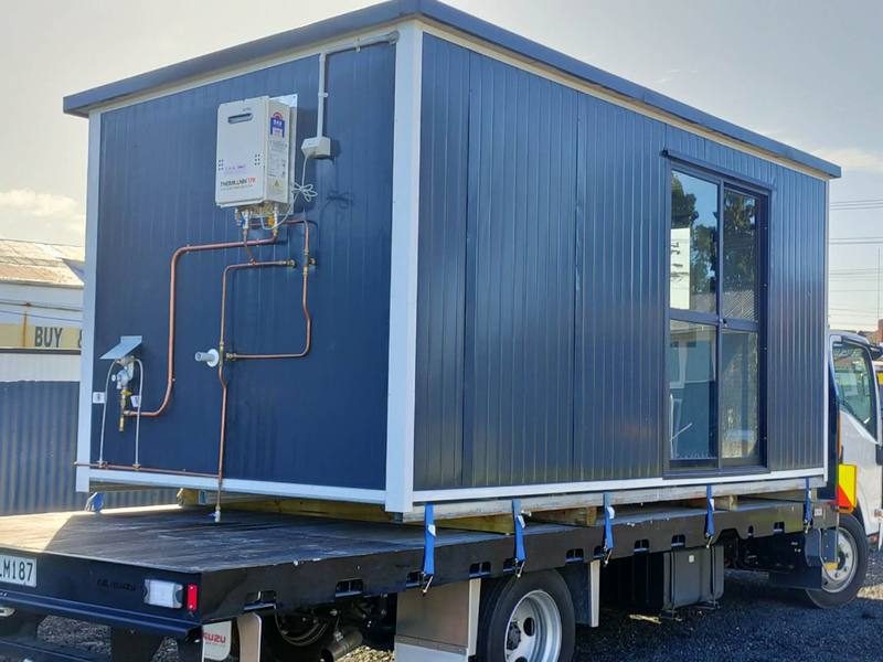 4.75x2.55m self contained cabin with bathroom (without kitchen) Carousel 1