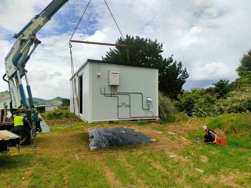 6.2x2.9m cabin self-contained assembly with bathroom and kitchen Carousel 2