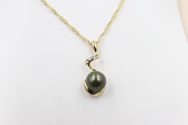18ct Gold Plated Faux Pearl Pendent Carousel 1
