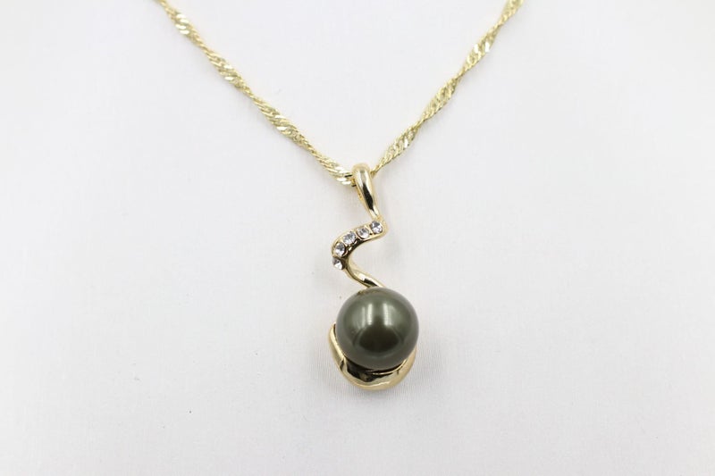18ct Gold Plated Faux Pearl Pendent Carousel 6