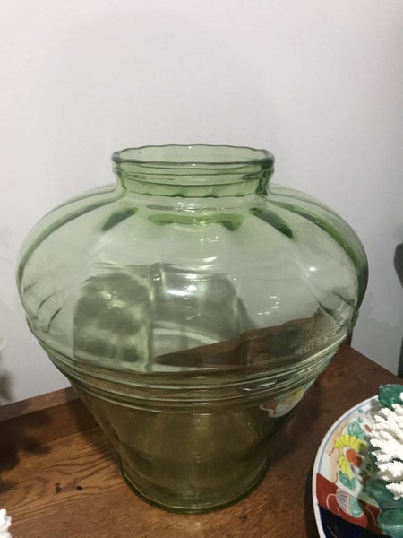 Large uranium glass vase Carousel 2