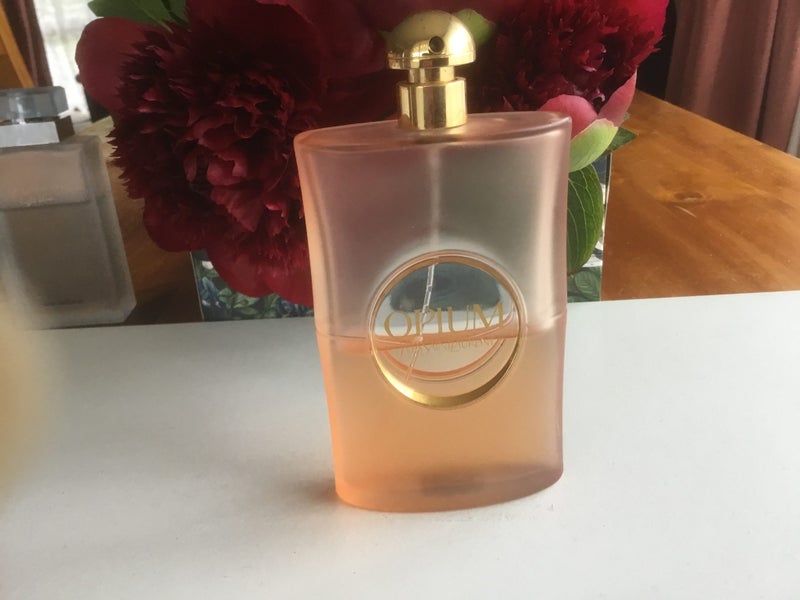 Opium Vapeurs de Parfum YSL Carousel 1