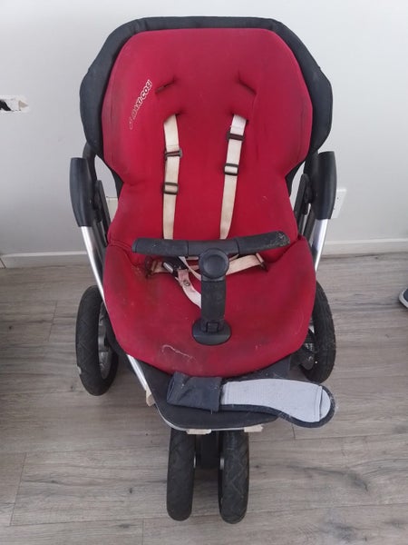 Maxi Cosy Stroller and Capsule Carousel 1