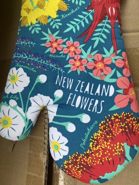 OVEN GLOVE / MITT - NEW ZEALAND FLOWERS THEMED - NZ KIWIANA 1 GLOVE $1 RESERVE Carousel 2