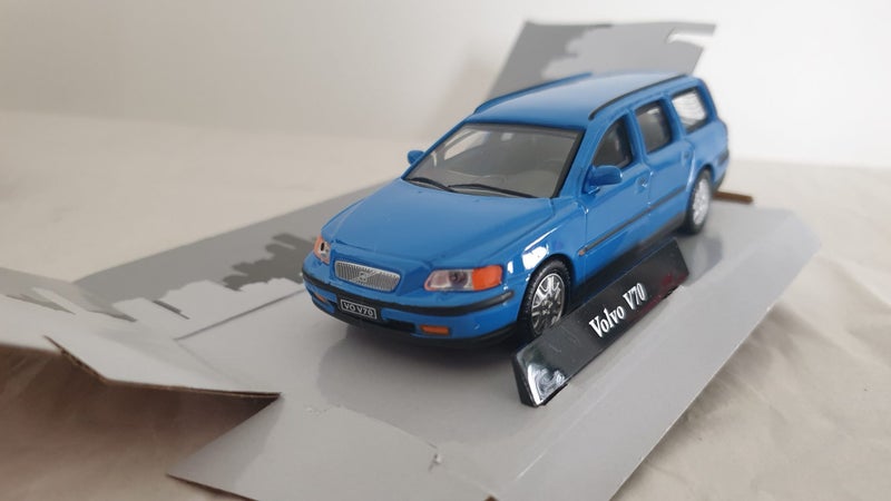 2008 VOLVO V70 WAGON 1:43 SCALE DIECAST MODEL CAR CARARAMA MODEL SALE WAS $49.95 Carousel 2