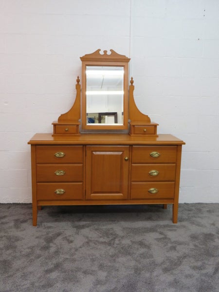 Gorgeous Dressing Table Carousel 2