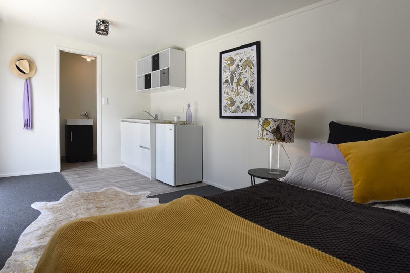 "SPACEMAKER DELUXE" CABINS FOR SALE 6 x 2.7m Carousel 1